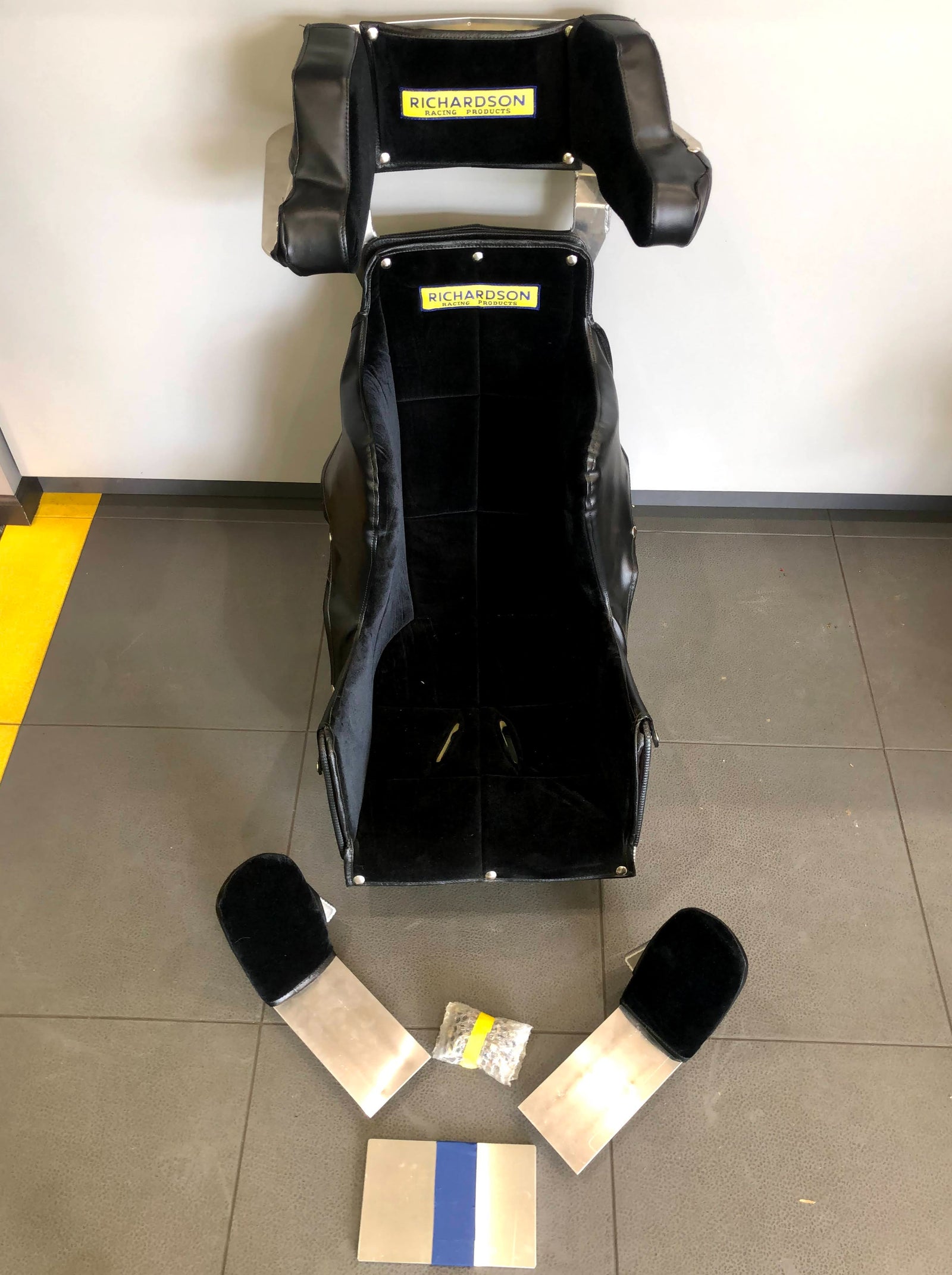 SEAT-RICHARDSON CONTAINMENT- DELUXE SPORTSMAN