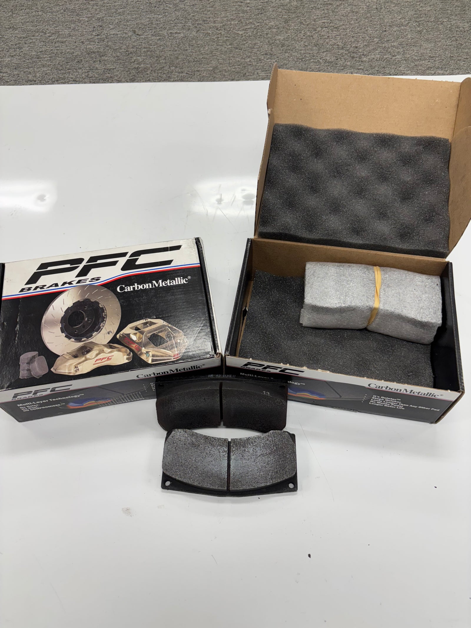 USED (NEW) BRAKE PADS CARBONMETALLIC RACE READY ALCON CALIPER REAR